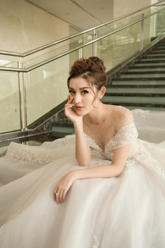 Quá khủng: Váy cưới của Á hậu Huyền My lên tới 2,5 tỷ đồng