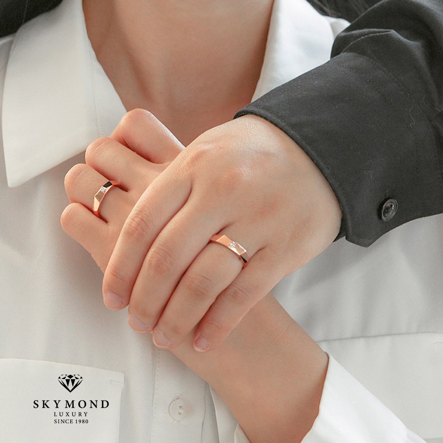 CÂU CHUYỆN VÀ Ý NGHĨA ĐẰNG SAU CẶP NHẪN CƯỚI