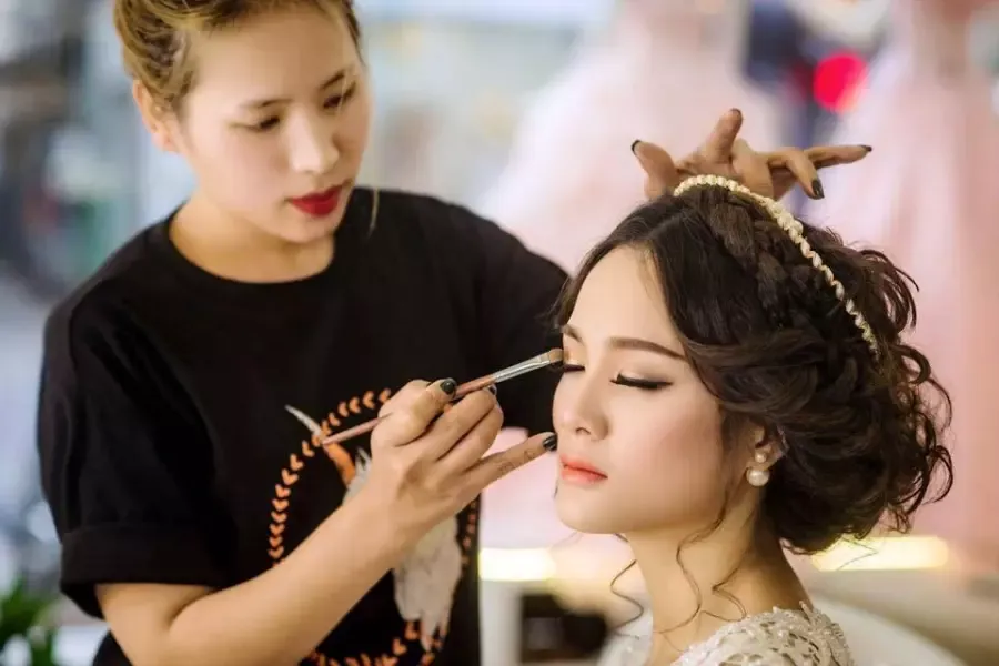 Trang Điểm Cô Dâu 2025: Xu Hướng Makeup Hot Nhất Mùa Cưới