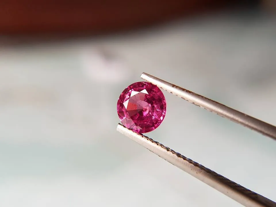 đá quý ruby