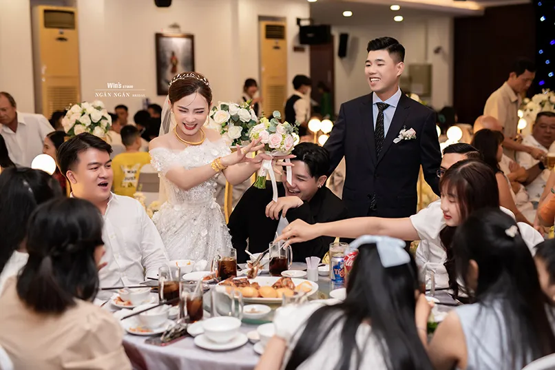 tiệc cưới
