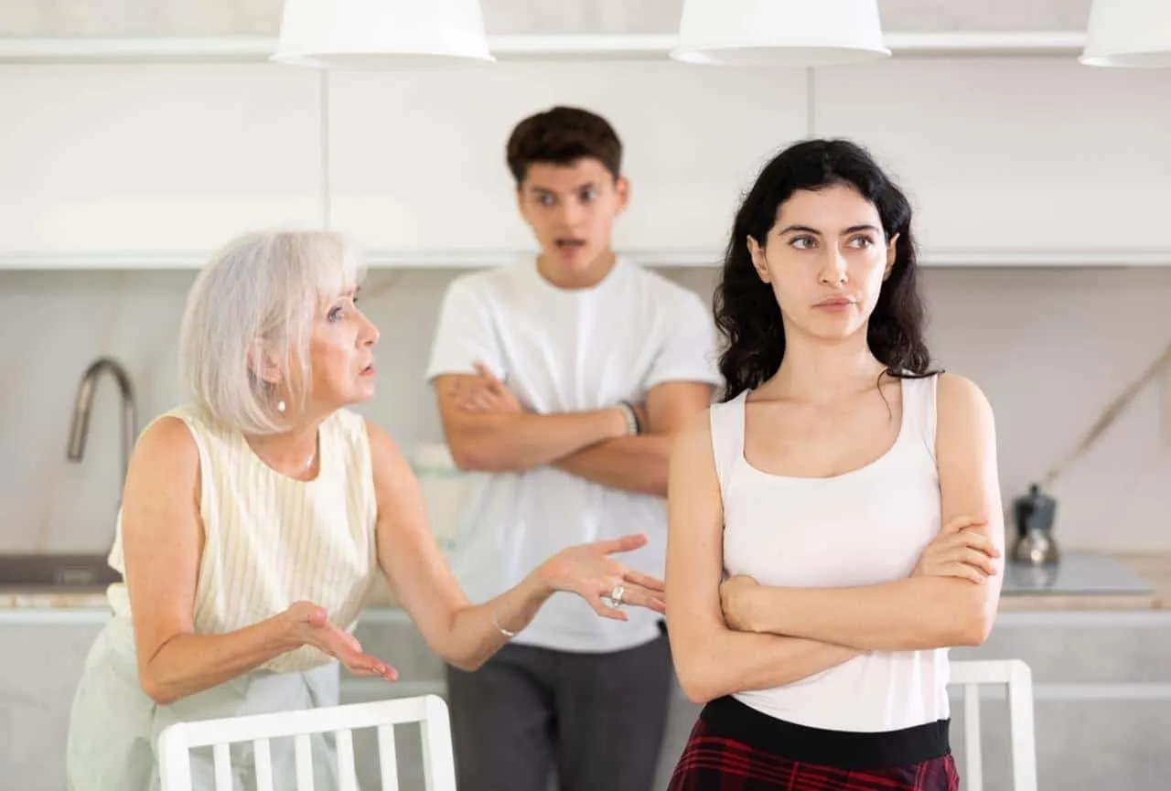 5 Cách Hành Xử Khéo Léo Cho Nàng Dâu Mới: Bí Quyết Vàng Để Được Lòng Gia Đình Chồng & Vun Đắp Hạnh Phúc!