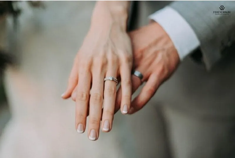 đeo nhẫn cưới trước ngày cưới