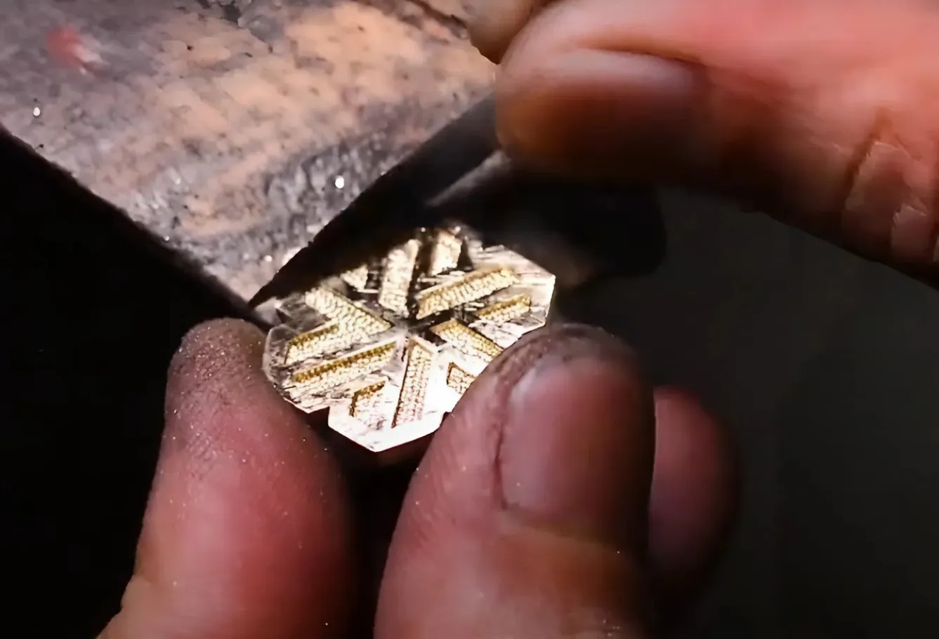 mài dũa chế tác logo