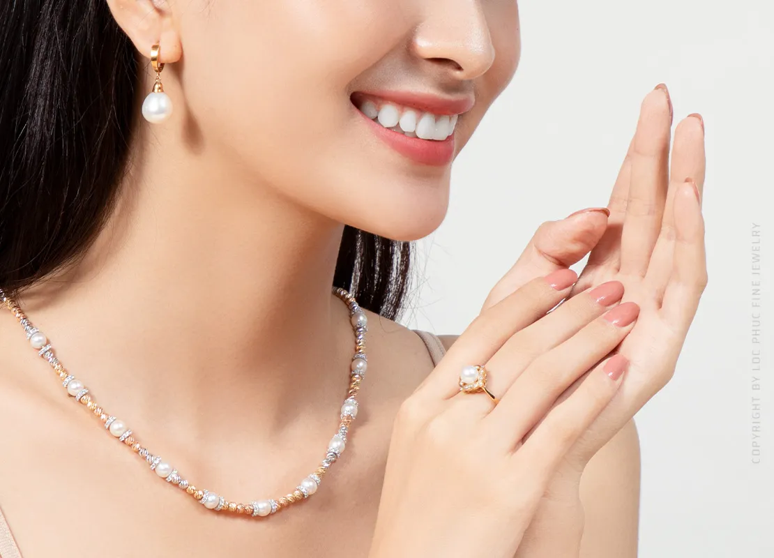 đeo ngọc trai không già
