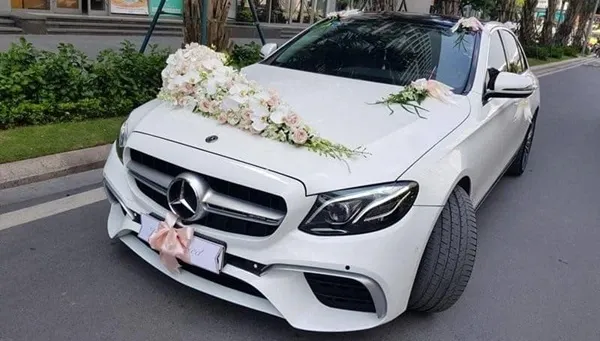 xe thuê cưới mercedes c200