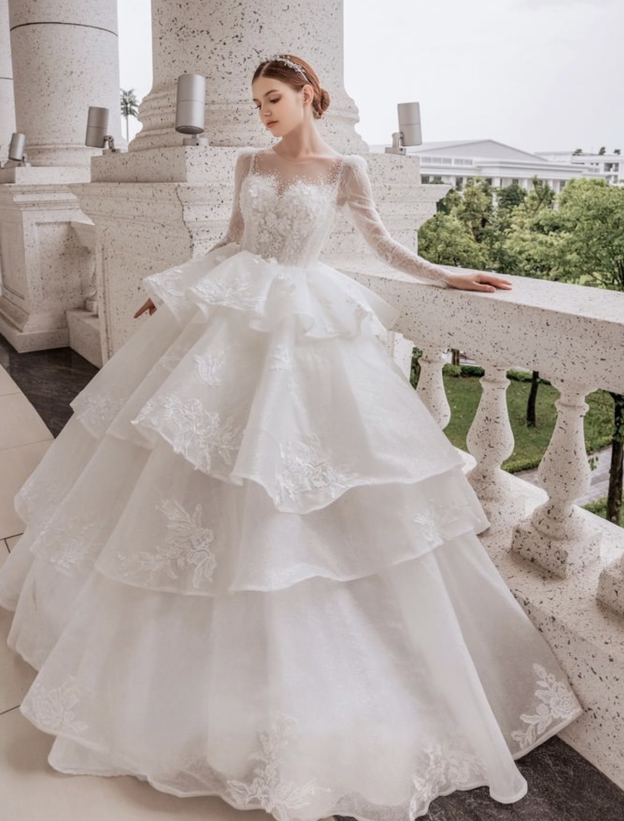 váy cưới chiết eo cao