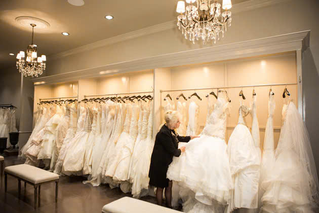 Váy Cưới Đuôi Cá và Chữ A: Hợp Dáng Nào?