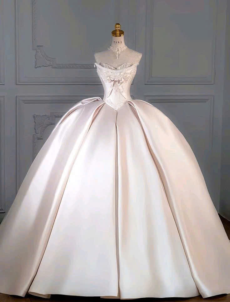 váy cưới màu kem, màu nude