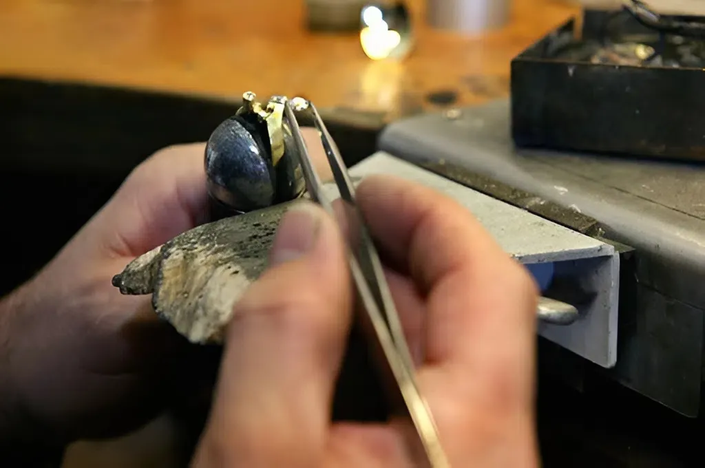 chế tác nhẫn cưới