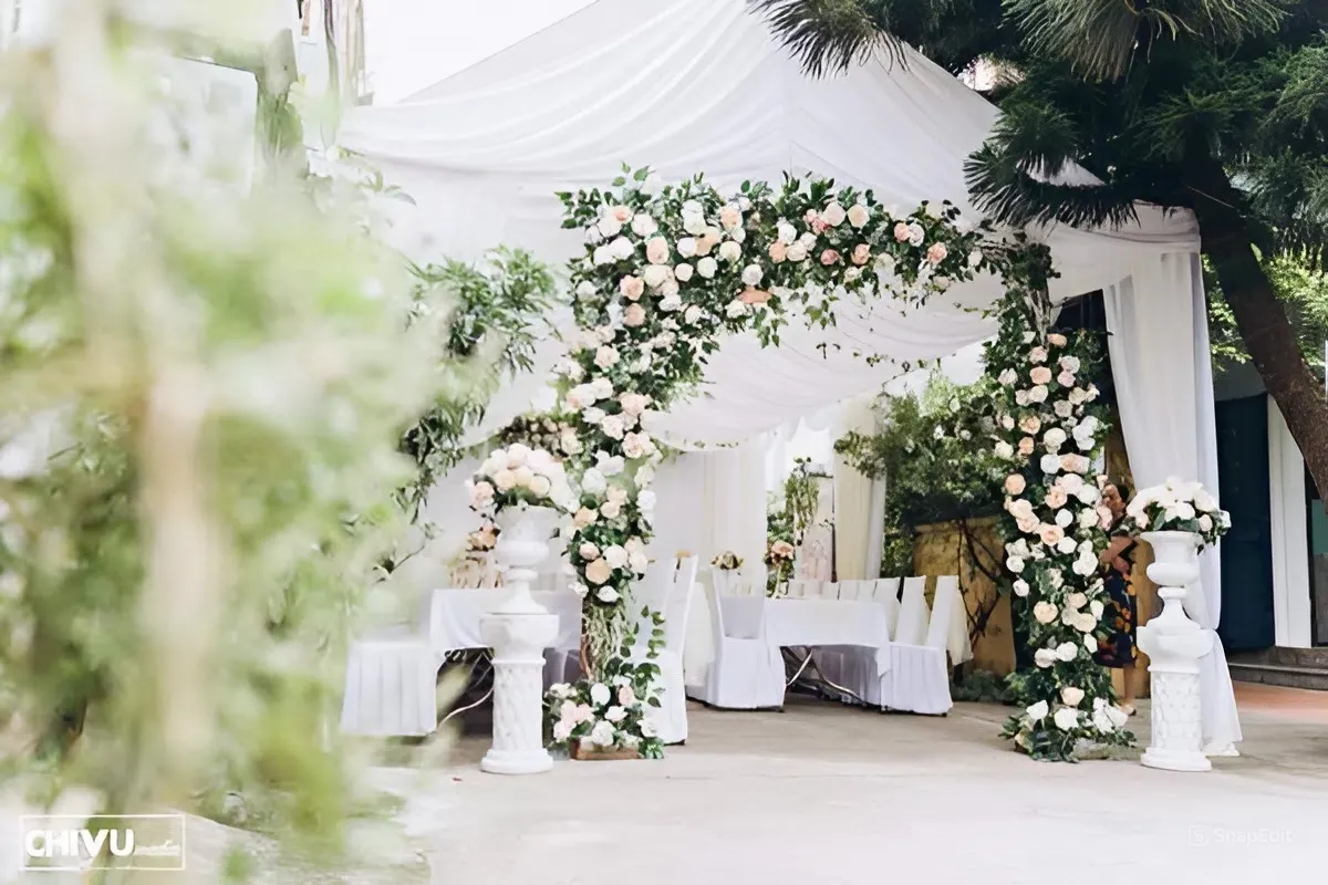 5 YẾU TỐ KỸ THUẬT QUAN TRỌNG ĐỂ BACKDROP HOA LUÔN BỀN VỮNG VÀ PHÙ HỢP