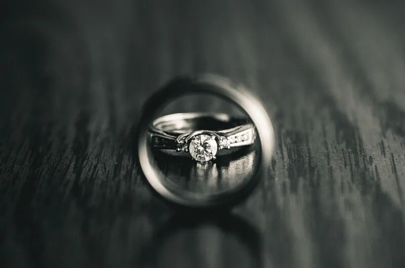 Nhẫn Cưới Bạch Kim: Xu Hướng "Vàng Trắng Tinh Khiết" Cho Tình Yêu Vĩnh Cửu 2026