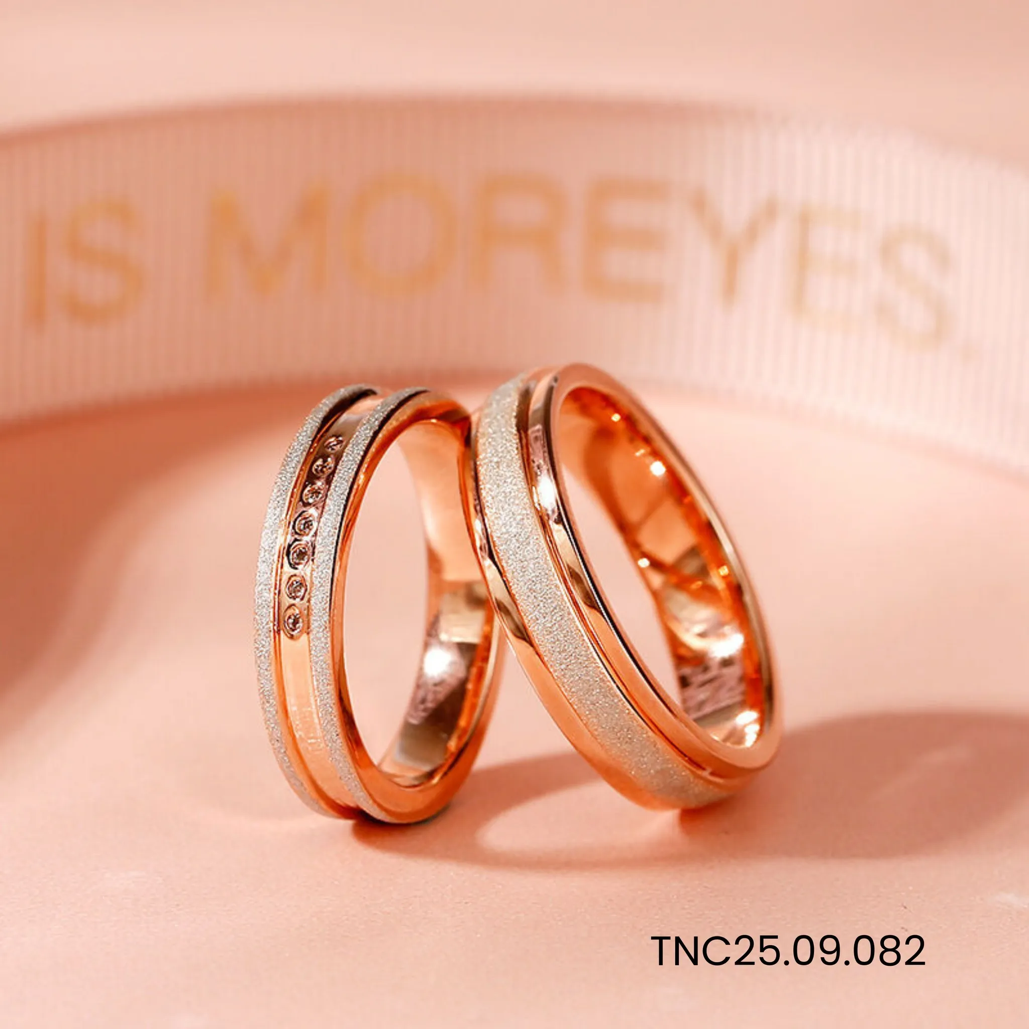 Sự thật về việc nhẫn cưới vàng bị mòn và cách chọn vàng "chuẩn".