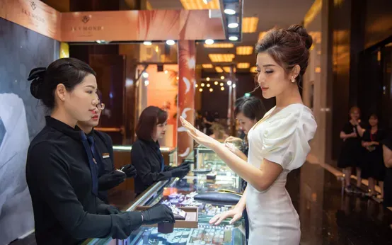 BẬT MÍ ĐỊA CHỈ THIẾT KẾ NHẪN CƯỚI ĐỘC BẢN ĐƯỢC NHIỀU CẶP ĐÔI SĂN ĐÓN