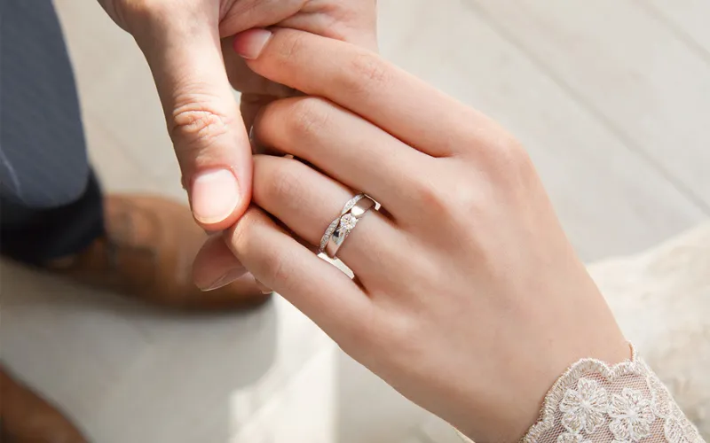 Nhẫn Cưới Platin Có Cần Xi Mạ Lại? Quy Trình Chăm Sóc Phù Hợp Để Giữ Sắc Trắng Nguyên Bản