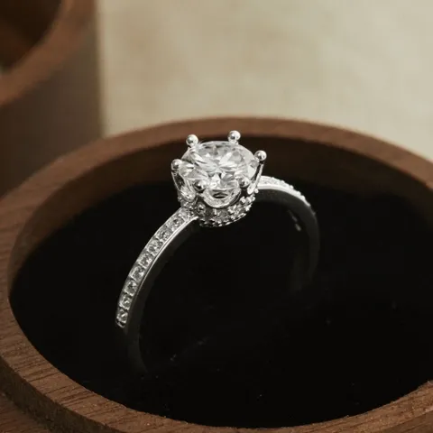 Nhẫn cưới Solitaire: Vẻ đẹp kinh điển của viên kim cương độc bản