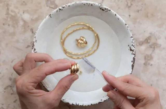 bảo quản nhẫn cưới v&agrave;ng 10k