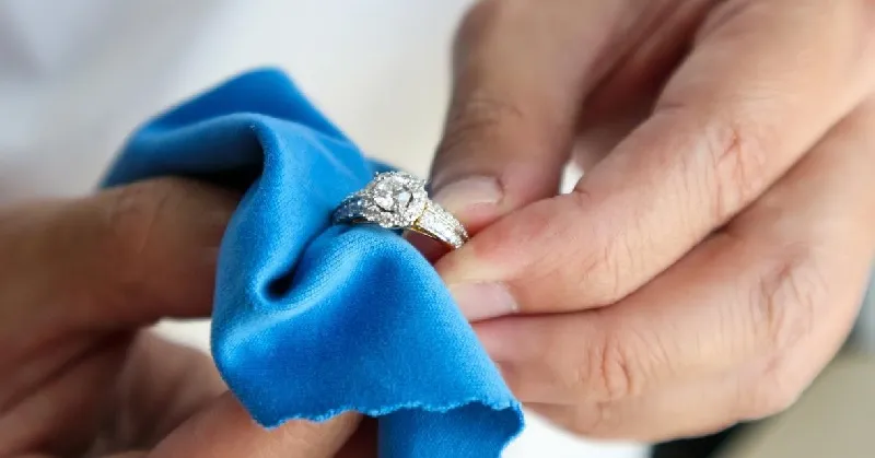 bảo quản nhẫn cưới v&agrave;ng 18k tại nh&agrave;