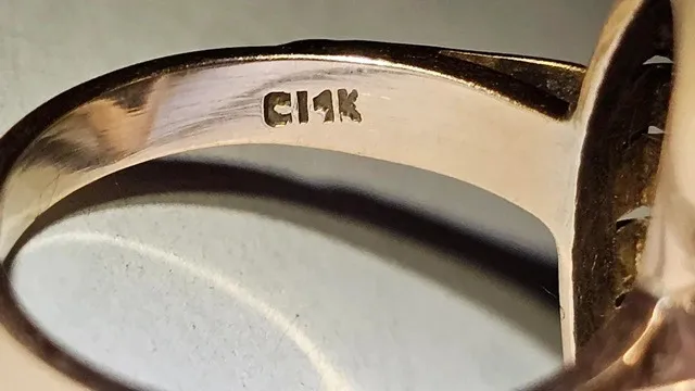 k&yacute; hiệu 14k tr&ecirc;n nhẫn cưới v&agrave;ng