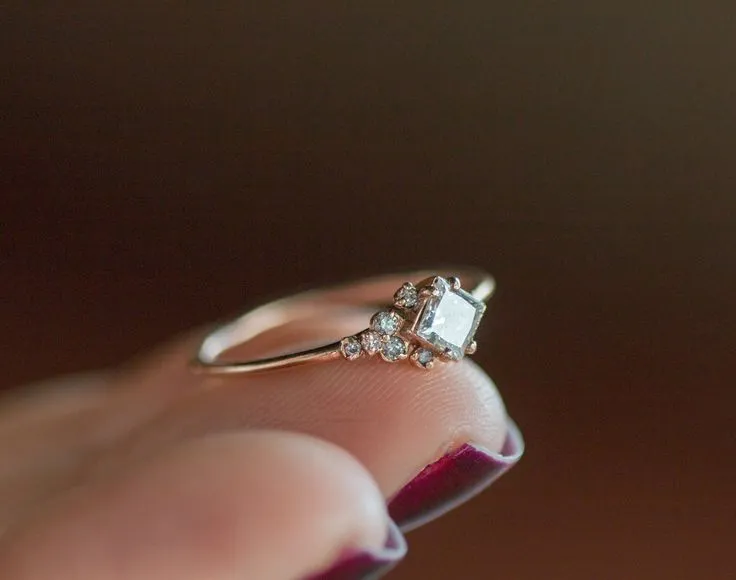 đeo nhẫn cưới ng&oacute;n n&agrave;o