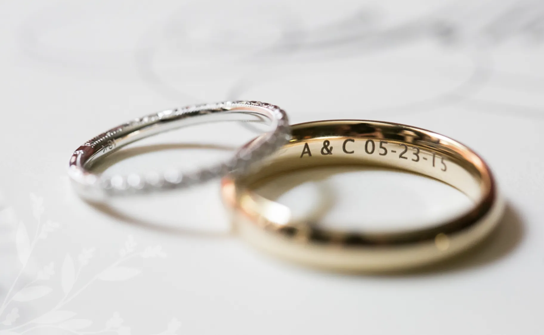 nhẫn cưới khắc mật m&atilde;