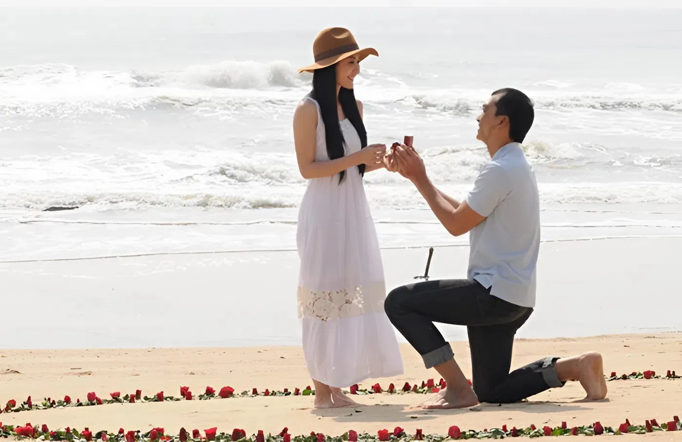 cầu hôn trên bãi biển