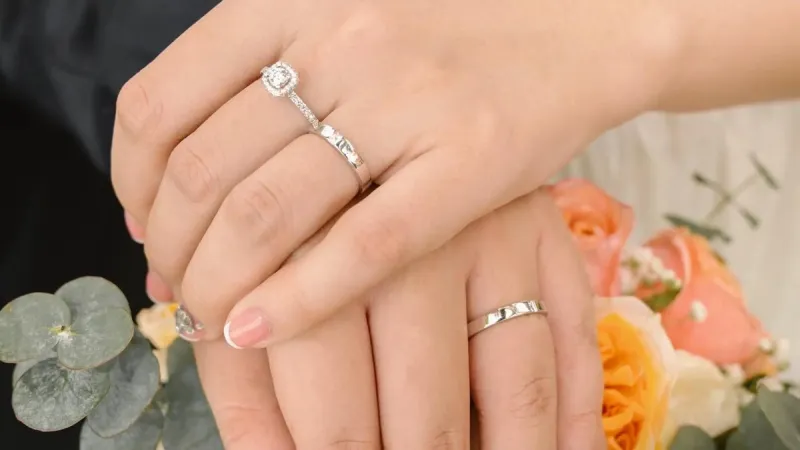 nhẫn cưới v&agrave; nhẫn cầu h&ocirc;n
