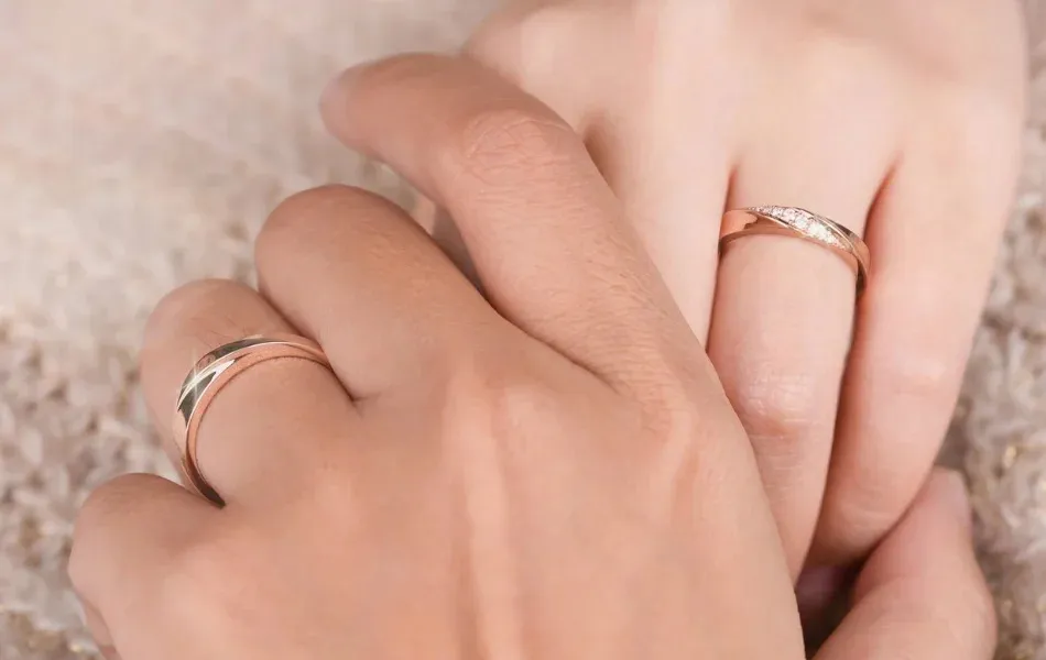 vị tr&iacute; đeo nhẫn cưới